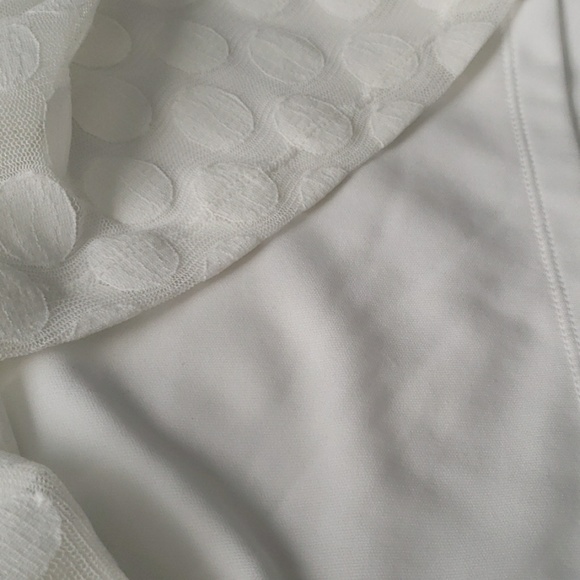 Beautiful Liz Claiborne white polka dot top - Picture 6 of 7